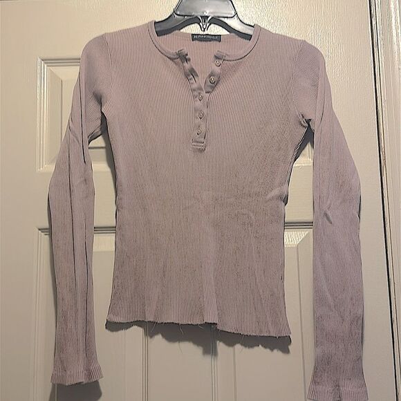 Brandy Melville Ahern Thermal Top! - Picture 4 of 7